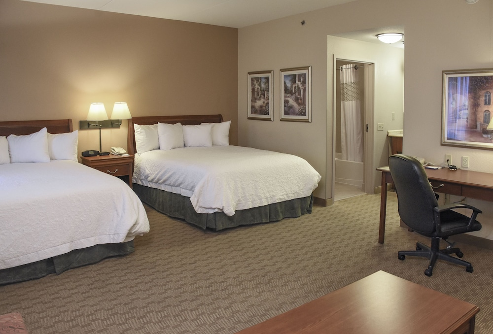 Hampton Inn & Suites Youngstown Canfield - photo 17