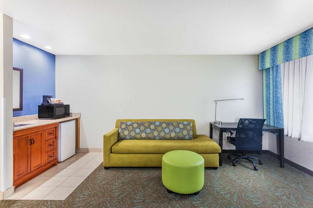 Days Inn & Suites by Wyndham East Flagstaff - photo 15