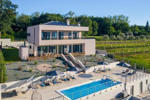 Villa Callista near Labin for 10 persons with kids playground fitness and heated pool — 5-Star Luxury Hotel in Barban, Croatia