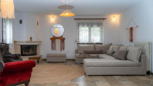 Postmans Apartment Under Meteora — 4-Star Luxury Hotel in Kalampaka, Greece