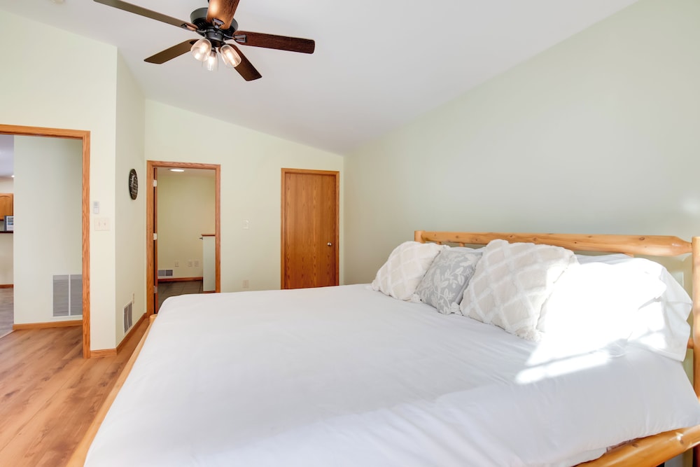 Twelve Pines Resort South Lodge with Private Pier on Catfish Lake - photo 8