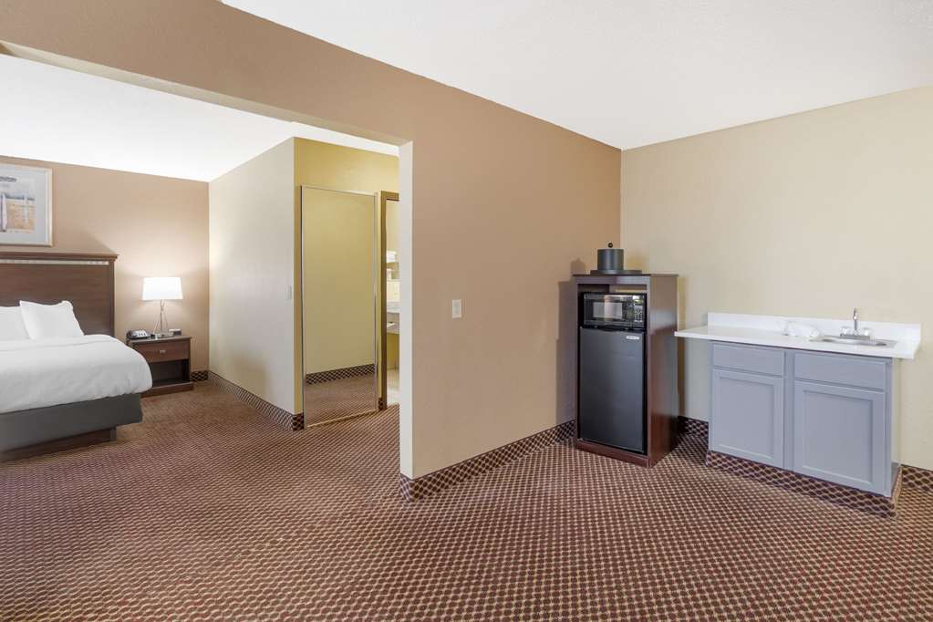 Quality Inn & Suites Bloomington University Area - photo 20