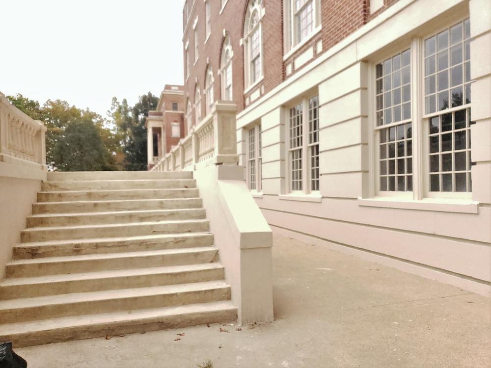 Inn at Blackstone - photo 3