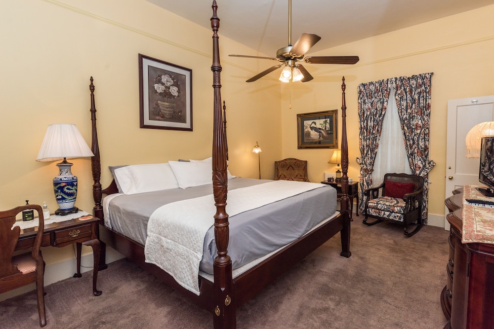 Devereaux Shields House - photo 18