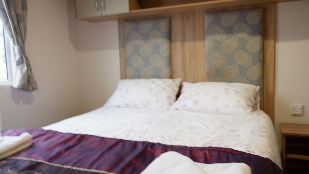 Excellent caravan 2 bedrooms sleeps 6 — 4-Star Luxury Hotel in Colchester, United Kingdom