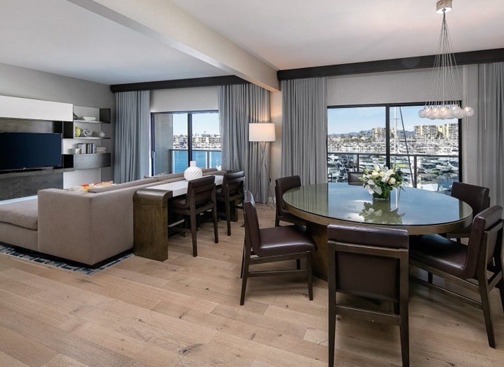 Marina del Rey Hotel - photo 15