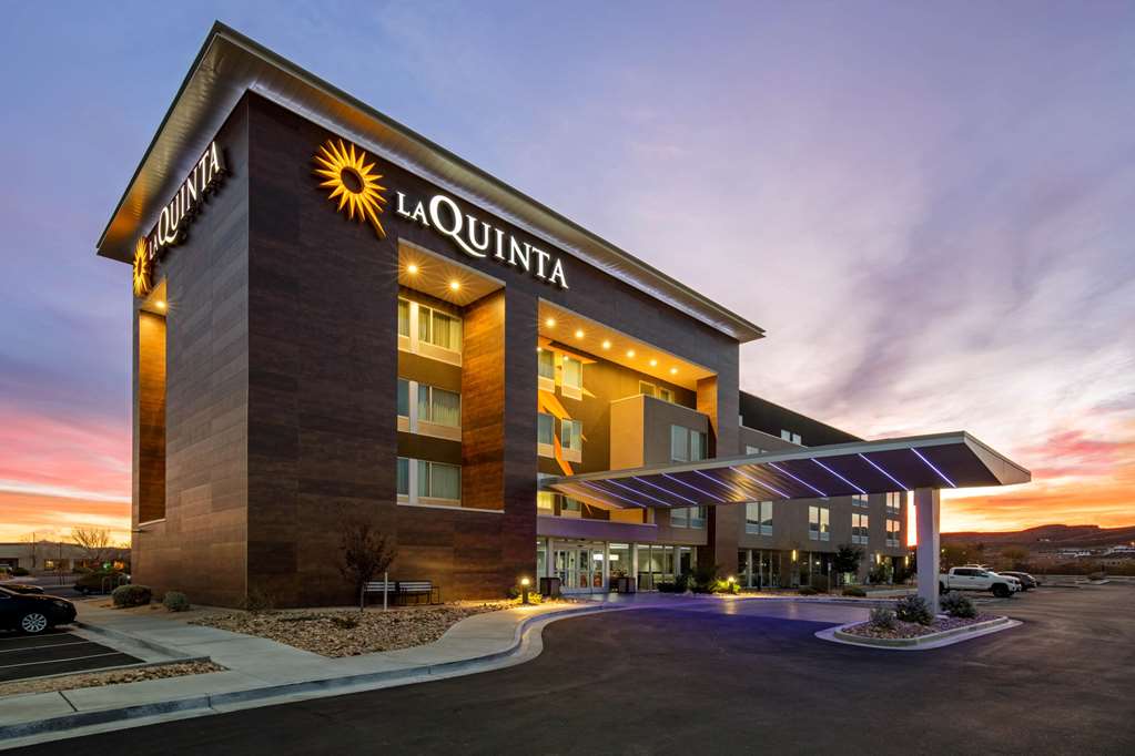 La Quinta Inn & Suites by Wyndham Kingman - photo 2