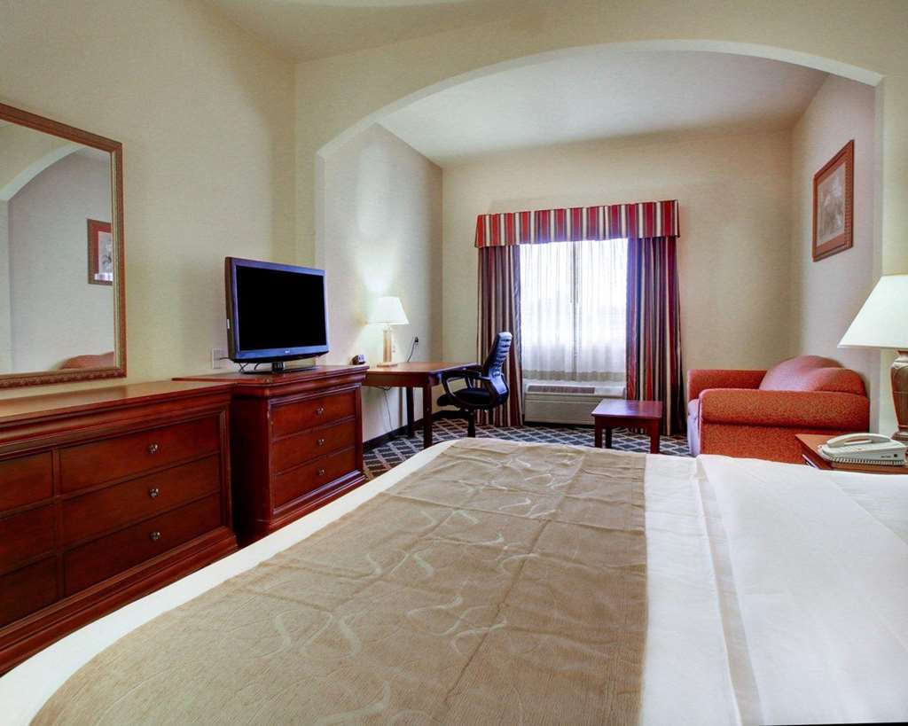 Clarion Suites Vidalia Riverfront - photo 9