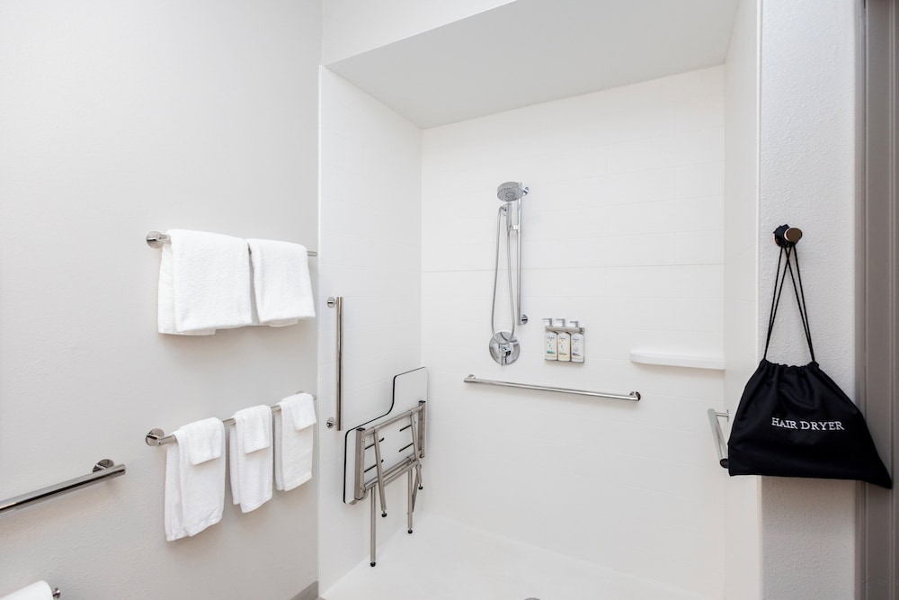 Holiday Inn Express Hotel and Suites Marysville by IHG - photo 32