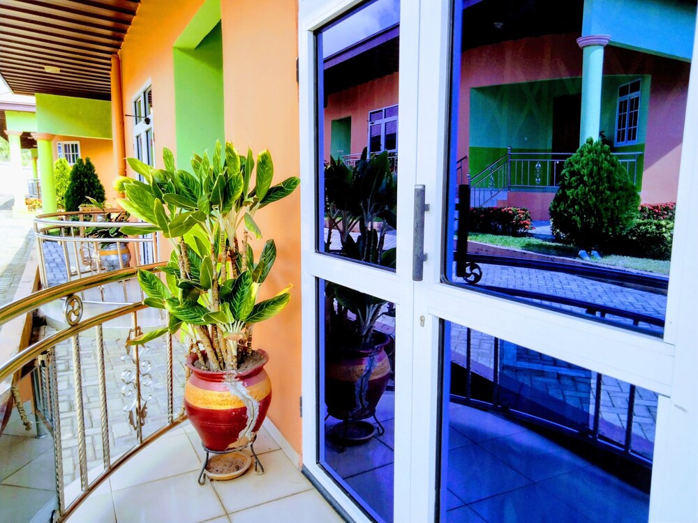Renajoe Ejisu Kubease — 4-Star Luxury Hotel in Kumasi, Ghana