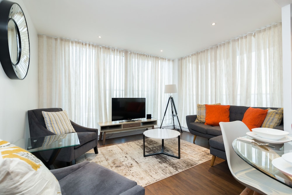 SkyViews by Austin David Apartments — 4-Star Luxury Hotel in London, United Kingdom