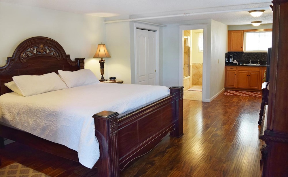 Silverton Inn & Suites - photo 9