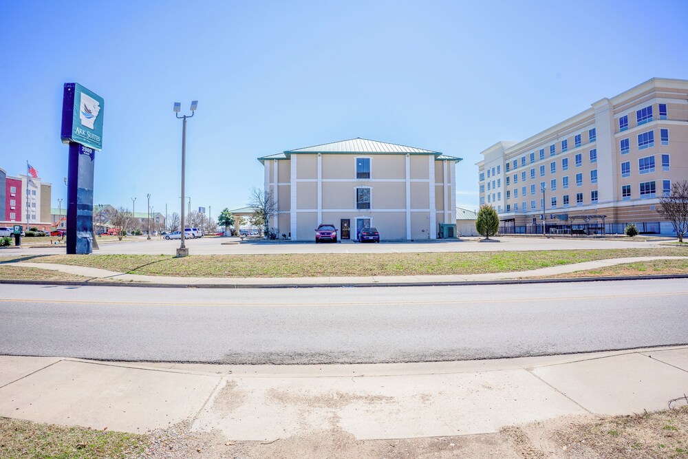 Ark Suites By Oyo Jonesboro I 555 - photo 78