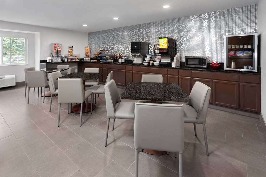 Microtel Inn by Wyndham Janesville - photo 23