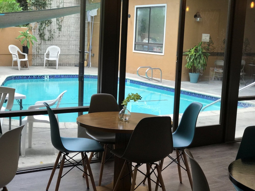 GreenTree Inn & Suites Alhambra - photo 63