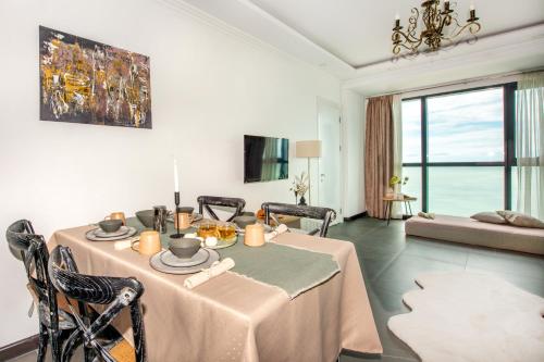 Ocean Breeze Retreat Honeymoon Apartment with Sea View in Porta Batumi Tower