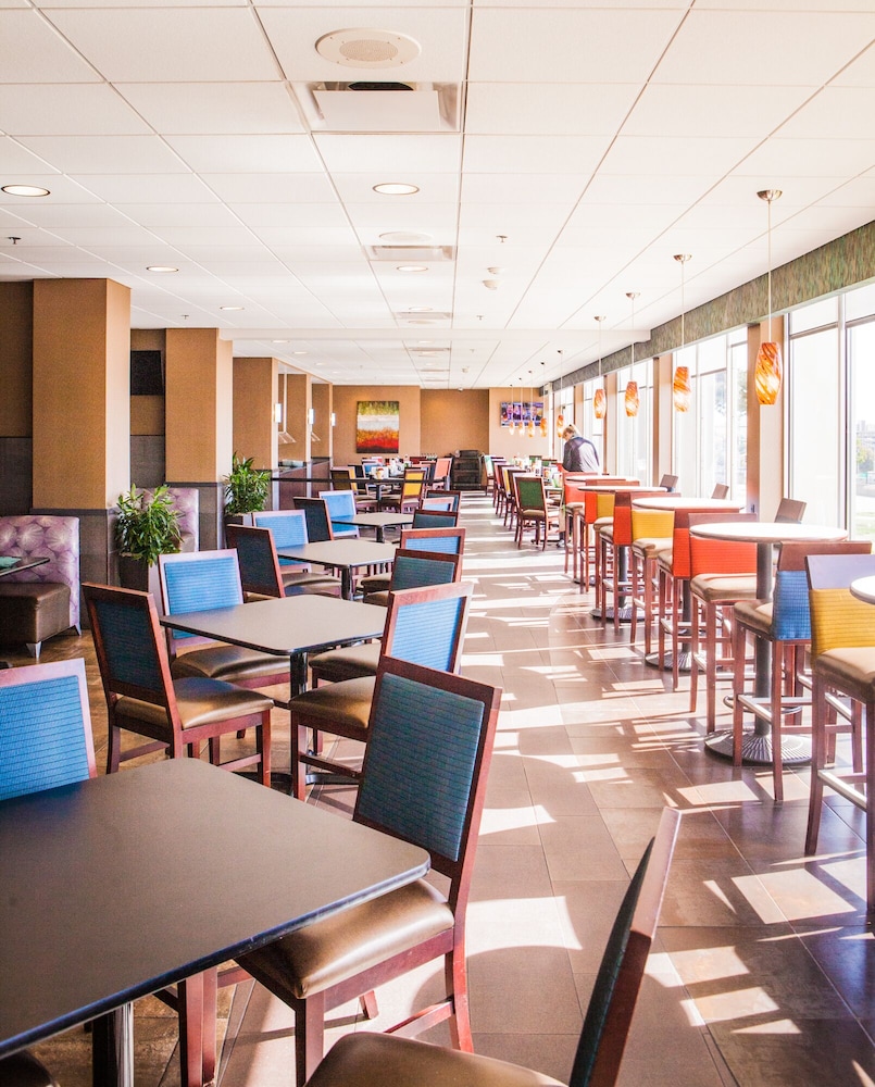 Holiday Inn Downtown Mercy Area by IHG - photo 22