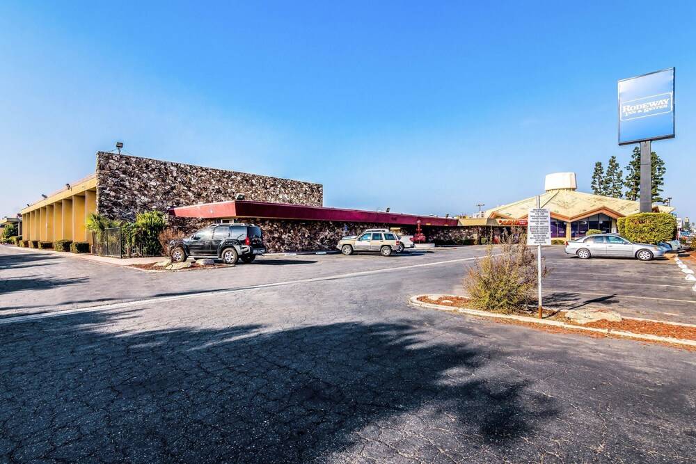 Rodeway Inn & Suites Fresno - photo 41