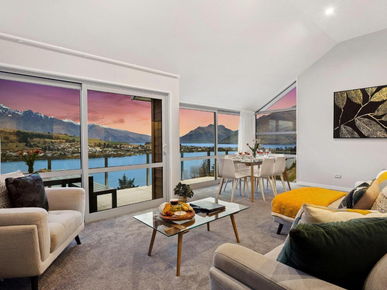 Remarkable Hideaway by Relaxaway Holiday Homes — 4-Star Luxury Hotel in Queenstown, New Zealand