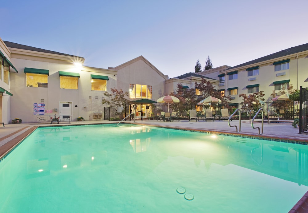 Holiday Inn Auburn by IHG - photo 12