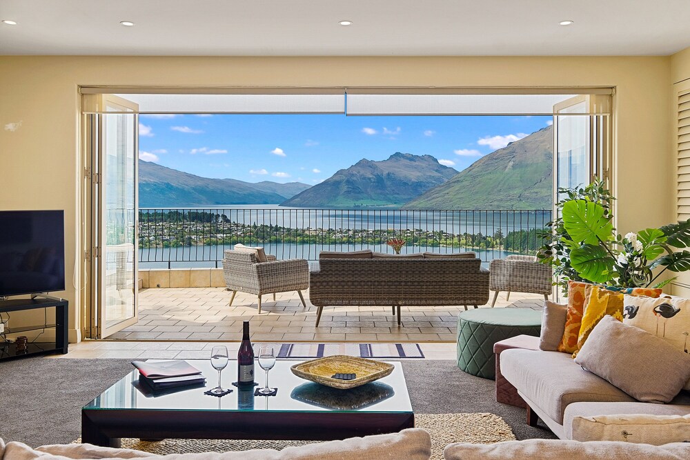 The Star of Queenstown Hill — 4-Star Luxury Hotel in Queenstown, New Zealand