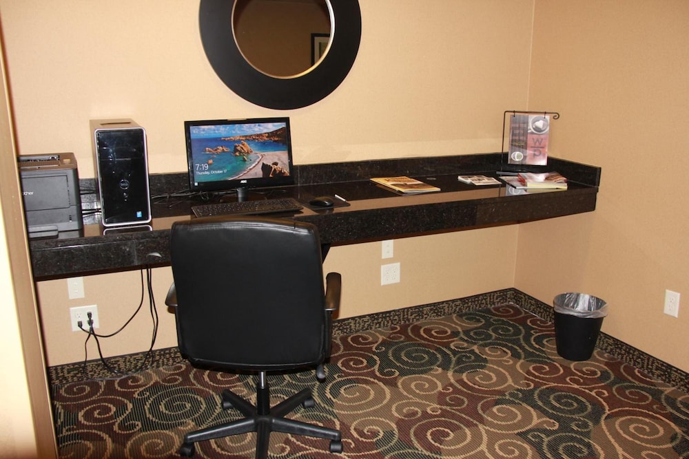 Castle Rock Inn & Suites - photo 52