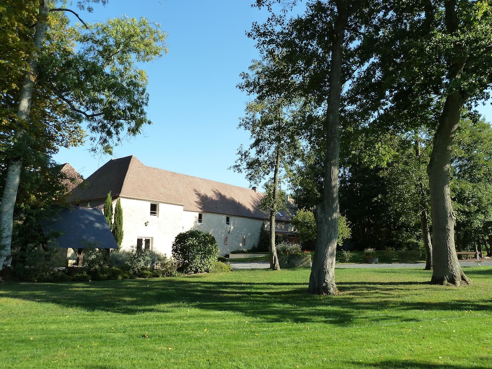 Domaine de la Tour B&B — 4-Star Luxury Hotel in Fontainebleau, France