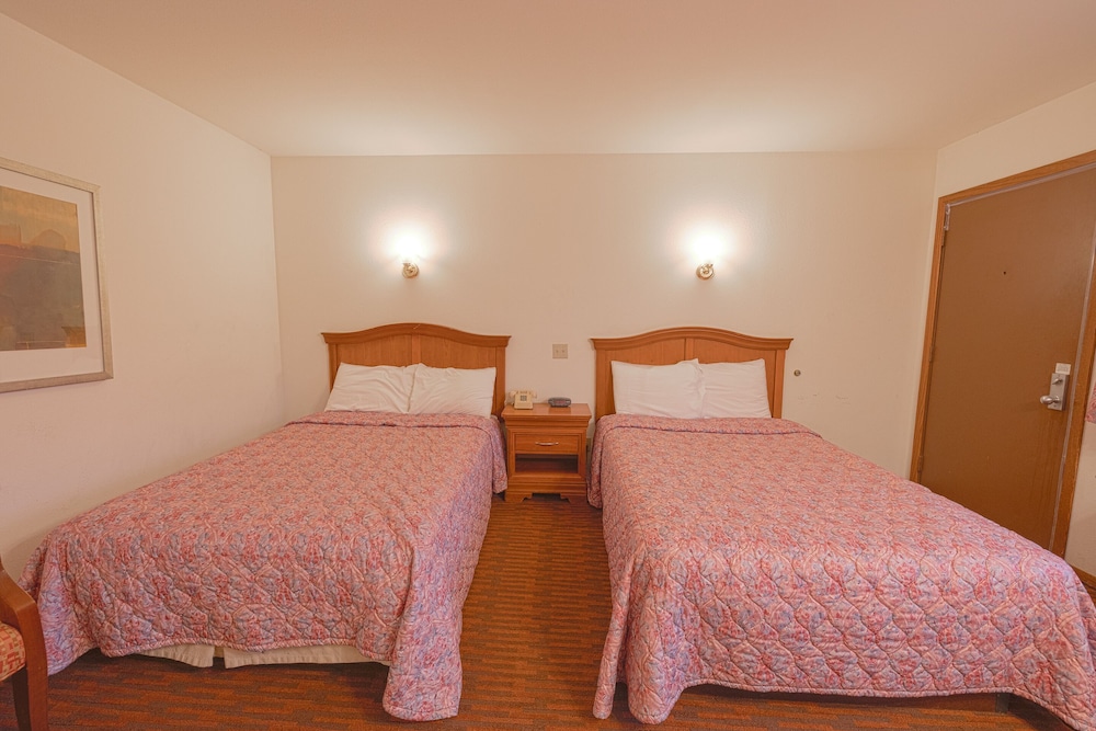 Harlan Inn and Suites - photo 28