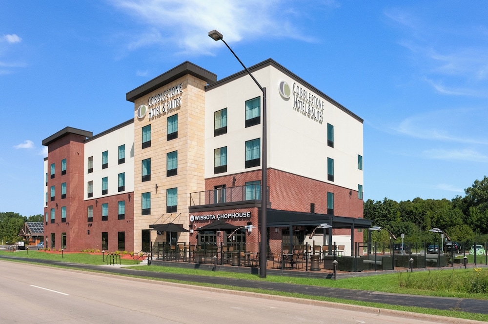 Cobblestone Hotel & Suites Appleton International Airport - photo 47