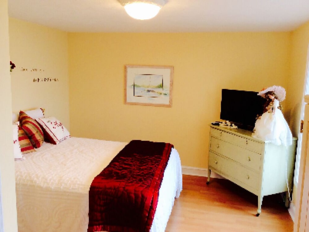 Pictured Rocks Bed And Breakfast — Munising — photo 4