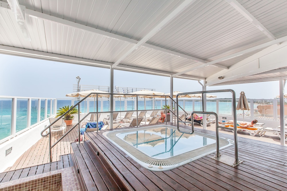 Hotel Voramar - carbon neutral hotel in Son Servera