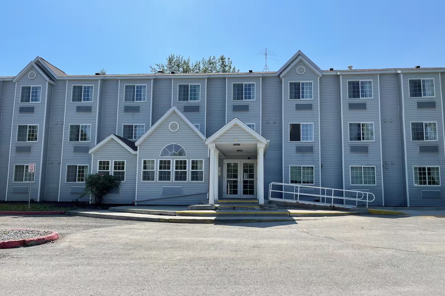 Baymont Inn & Suites by Wyndham Anchorage Airport - photo 4