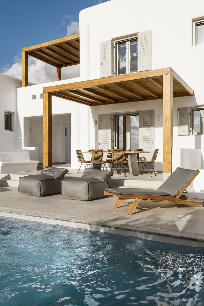 P Square Luxury Villas Naxos — 4-Star Luxury Hotel in Naxos, Greece