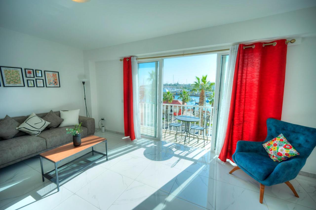 Seafront 2 bedroom with balcony & jacuzzi GOGZR 6 — 4-Star Luxury Hotel in Gzira, Malta
