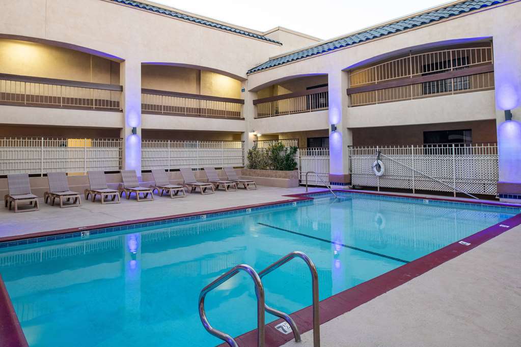 Days Inn & Suites by Wyndham Artesia - photo 9