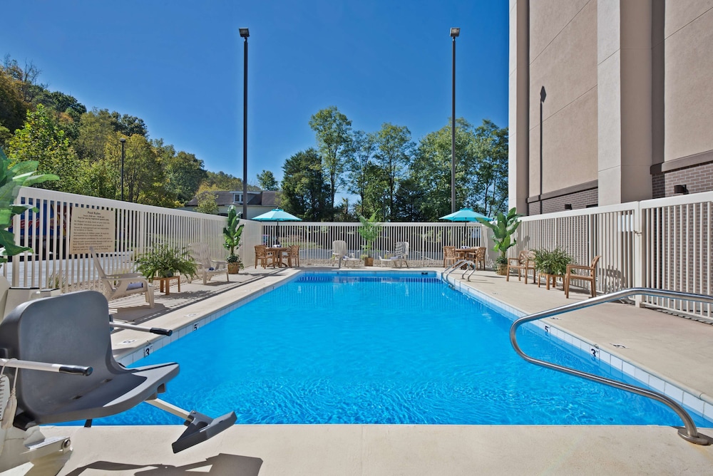 Hampton Inn Huntington Barboursville - photo 21