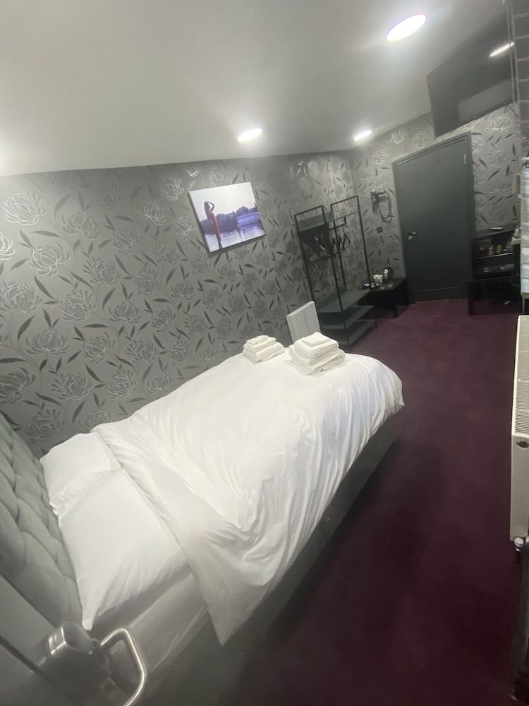 Mannbuilding - carbon neutral hotel in London