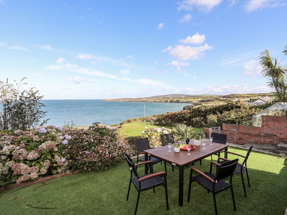 Ser a Mor Stars and Sea in Amlwch, United Kingdom