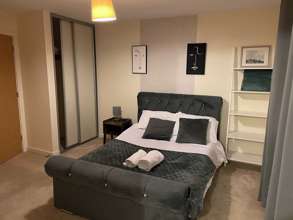 Hot tub Pets Sleeps 7 Garden Parking in Ashford, United Kingdom