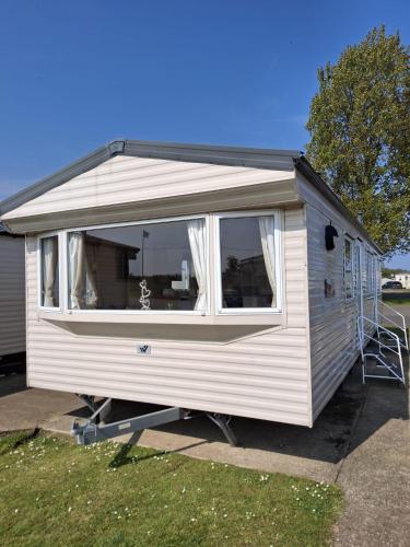 Wonderful 6 Berth Caravan In Norfolk At Heacham Beach Ref 21012E in Heacham, United Kingdom