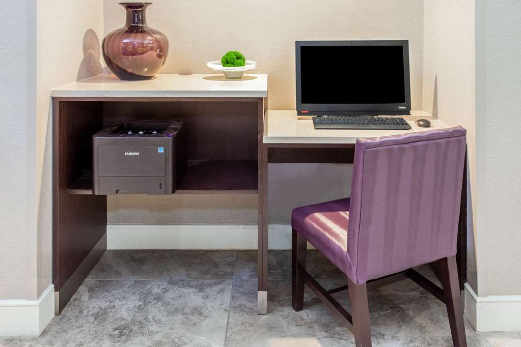 La Quinta Inn & Suites by Wyndham Lubbock West Medical Centr - photo 38