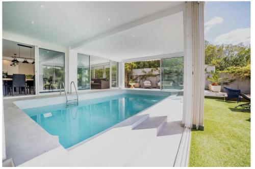 Logement de Prestige avec piscine Vue sur le Golf de la Grande Motte - carbon neutral hotel in Unknown City