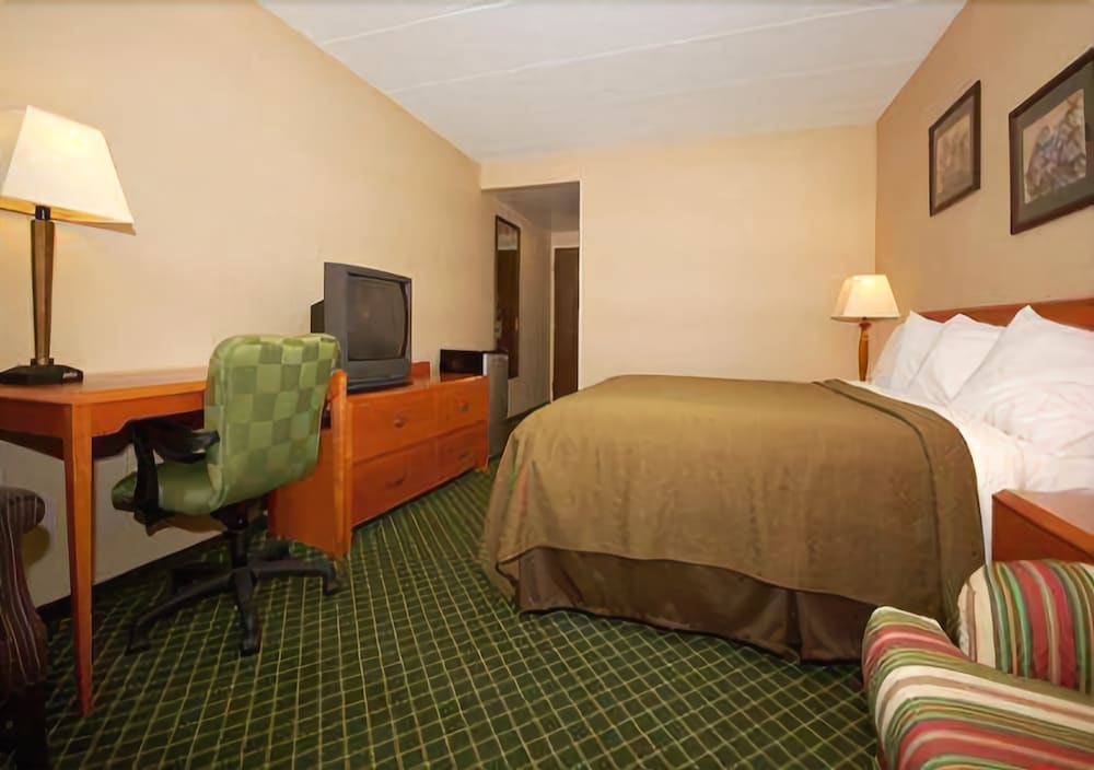 All Seasons Inn & Suites Smithfield Providence - photo 15