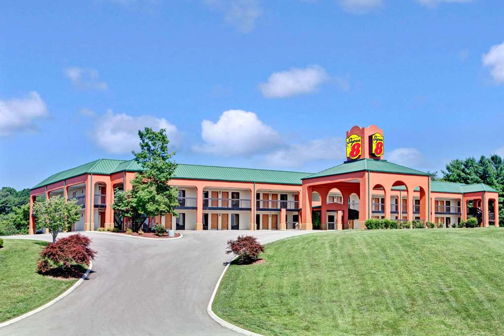 Super 8 by Wyndham Knoxville East - photo 2