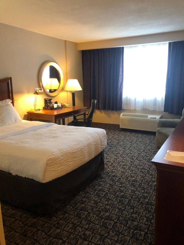Clarion Inn Airport University - photo 10
