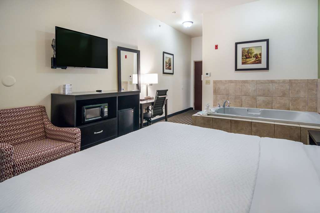 Clarion Inn & Suites Weatherford South - photo 24