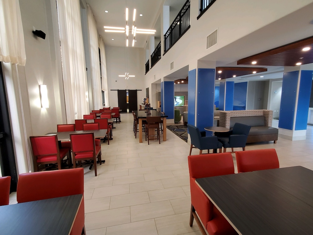 Holiday Inn Express & Suites Phoenix Glendale Sports Dist by IHG - photo 43