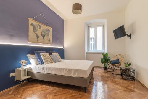 Elegante 8 Posti Vicino Alla Stazione Grey E BLU — carbon neutral stay, Trieste