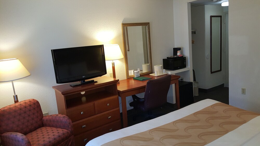 Quality Inn & Suites Hotel West Chester - photo 7