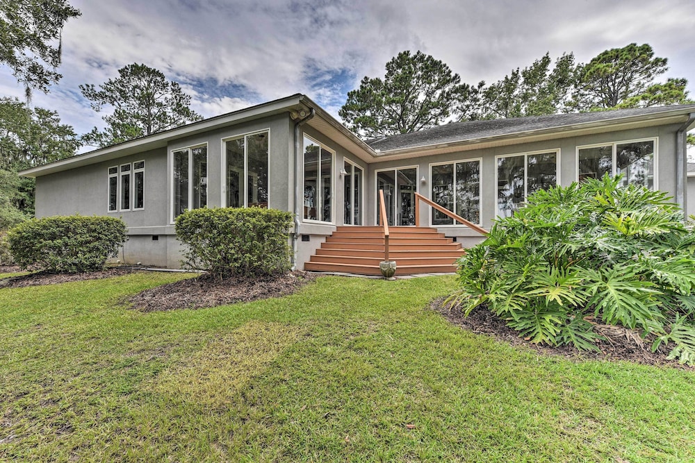 Waterfront Home with Shared Dock on Okatie River — 4-Star Luxury Hotel in Bluffton, United States